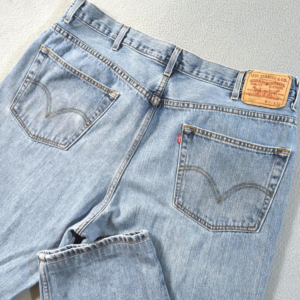 VTG Y2K Levis 550 Relaxed Jeans Mens 36x32 (Fits 39x31) Hemmed Light Wash Denim